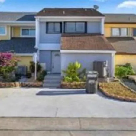 Wellington Updated Townhouse